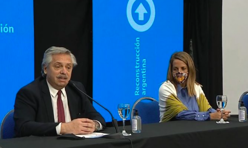 Tenemos que acostumbrarnos a ahorrar en pesos